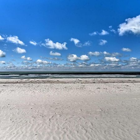 Sun-Soaked Coastal Hideaway - Steps To Beach! เคลียร์วอเตอร์บีช ภายนอก รูปภาพ